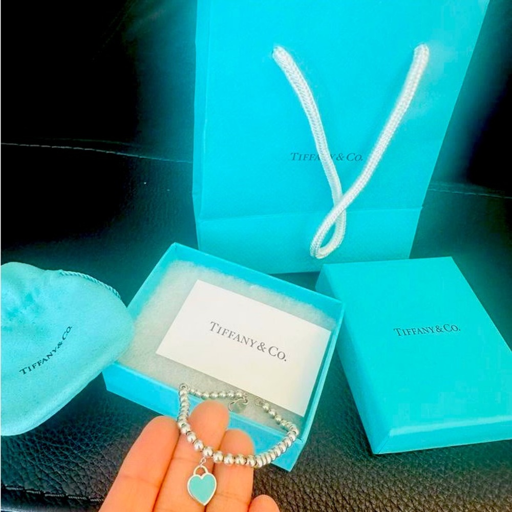 Tiffany blue heart tag bead bracelet- preloved. Great condition. Full set